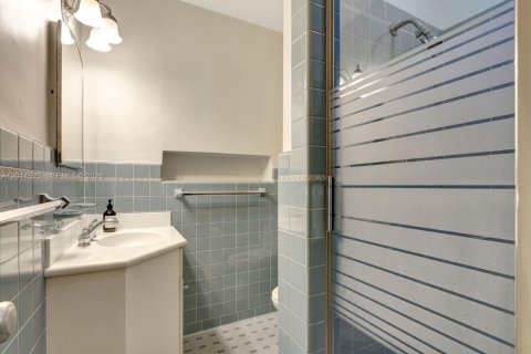 Villa ou maison à louer à Pinecrest, Floride: 3 chambres, 305.83 m2 № 2076489 - photo 15