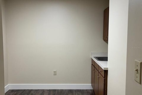 Propiedad comercial en alquiler en Maitland, Florida № 2233692 - foto 12