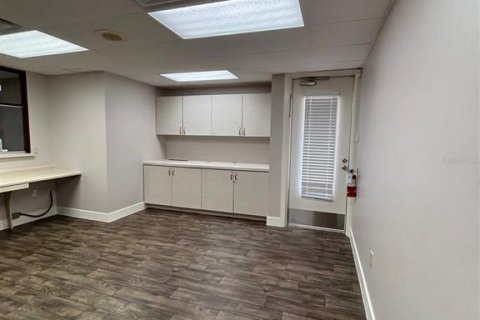 Propiedad comercial en alquiler en Maitland, Florida № 2233692 - foto 11