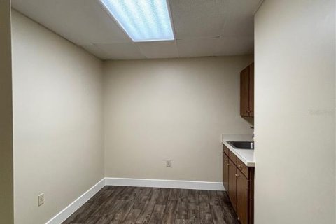 Propiedad comercial en alquiler en Maitland, Florida № 2233692 - foto 13