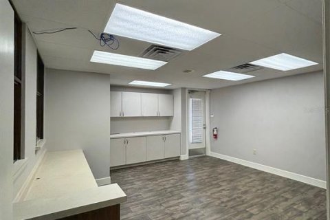 Propiedad comercial en alquiler en Maitland, Florida № 2233692 - foto 10