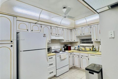 Copropriété à louer à Pembroke Pines, Floride: 2 chambres, 108.7 m2 № 2176077 - photo 3