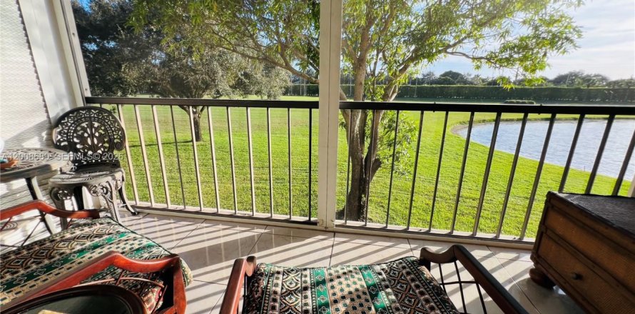Condo à Pembroke Pines, Floride, 2 chambres  № 2176077