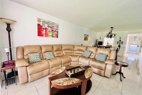 Copropriété à louer à Pembroke Pines, Floride: 2 chambres, 108.7 m2 № 2176077 - photo 5