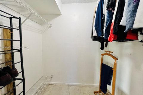 Copropriété à louer à Pembroke Pines, Floride: 2 chambres, 108.7 m2 № 2176077 - photo 22