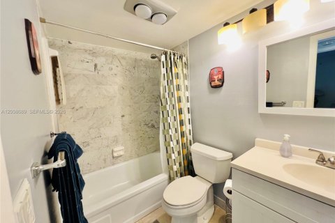 Copropriété à louer à Pembroke Pines, Floride: 2 chambres, 108.7 m2 № 2176077 - photo 28
