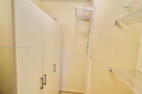 Copropriété à louer à Pembroke Pines, Floride: 2 chambres, 108.7 m2 № 2176077 - photo 27