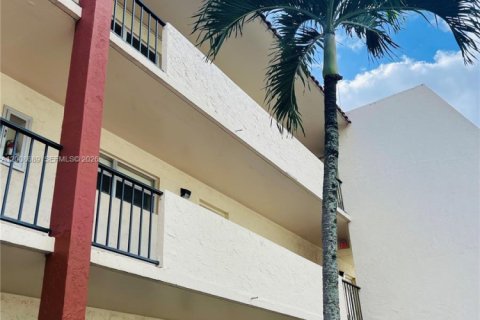 Copropriété à louer à Pembroke Pines, Floride: 2 chambres, 108.7 m2 № 2176077 - photo 11
