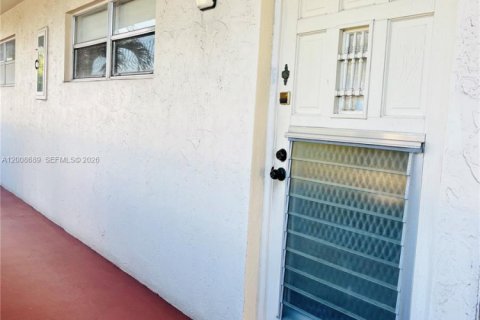 Copropriété à louer à Pembroke Pines, Floride: 2 chambres, 108.7 m2 № 2176077 - photo 12