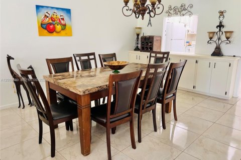 Copropriété à louer à Pembroke Pines, Floride: 2 chambres, 108.7 m2 № 2176077 - photo 4