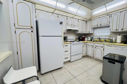 Copropriété à louer à Pembroke Pines, Floride: 2 chambres, 108.7 m2 № 2176077 - photo 14