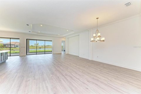 House in Bradenton, Florida 3 bedrooms, 279.08 sq.m. № 2219432 - photo 11