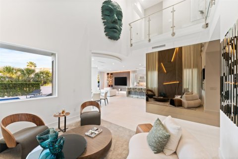 House in Doral, Florida 5 bedrooms № 2002977 - photo 3