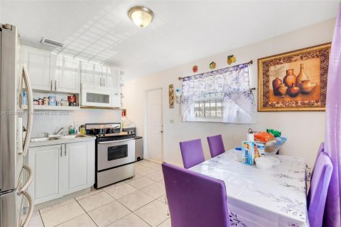 Propiedad comercial en venta en Miami, Florida, 222.97 m2 № 1877522 - foto 4