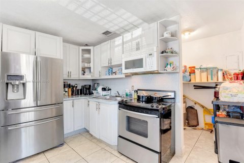 Propiedad comercial en venta en Miami, Florida, 222.97 m2 № 1877522 - foto 3