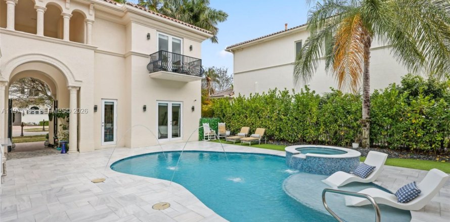 House in Boca Raton, Florida 6 bedrooms, 481.98 sq.m. № 2036594