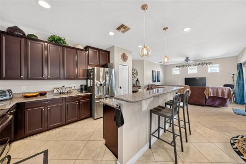 Villa ou maison à vendre à Winter Garden, Floride: 5 chambres, 221.01 m2 № 2390870 - photo 2
