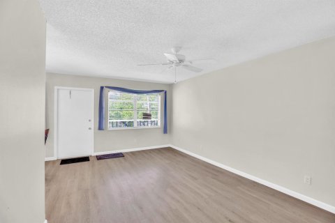Condominio en venta en Vero Beach, Florida, 1 dormitorio, 69.68 m2 № 2245548 - foto 9