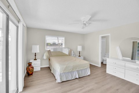 Condominio en venta en Vero Beach, Florida, 1 dormitorio, 69.68 m2 № 2245548 - foto 13