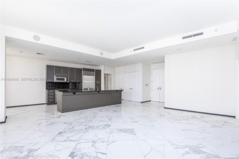 Condominio en venta en Miami, Florida, 2 dormitorios, 165.74 m2 № 2000224 - foto 3