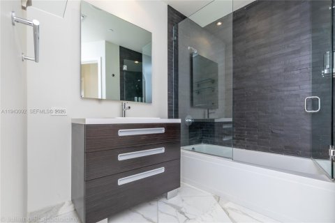 Condominio en venta en Miami, Florida, 2 dormitorios, 165.74 m2 № 2000224 - foto 19