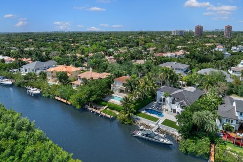 House in Coral Gables, Florida 6 bedrooms, 506.6 sq.m. № 1764228 - photo 29