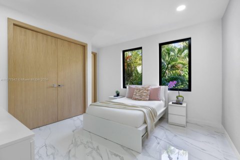 House in Coral Gables, Florida 6 bedrooms, 506.6 sq.m. № 1764228 - photo 18