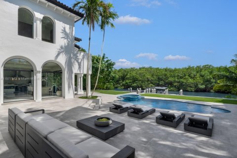 House in Coral Gables, Florida 6 bedrooms, 506.6 sq.m. № 1764228 - photo 24
