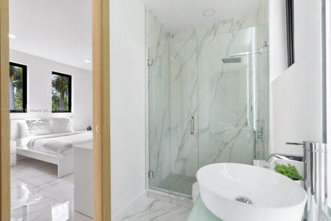 House in Coral Gables, Florida 6 bedrooms, 506.6 sq.m. № 1764228 - photo 17