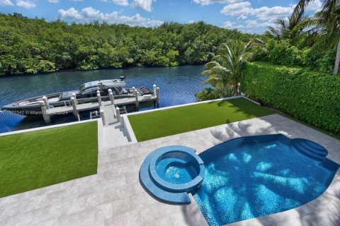 House in Coral Gables, Florida 6 bedrooms, 506.6 sq.m. № 1764228 - photo 14