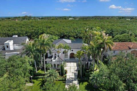 House in Coral Gables, Florida 6 bedrooms, 506.6 sq.m. № 1764228 - photo 28