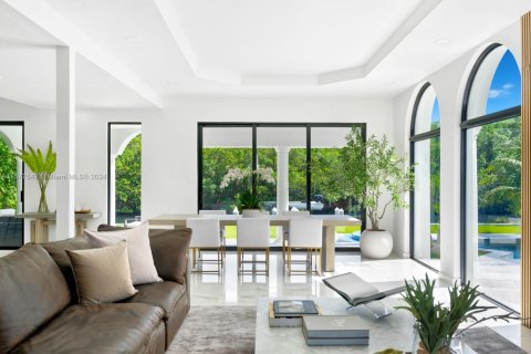 House in Coral Gables, Florida 6 bedrooms, 506.6 sq.m. № 1764228 - photo 4