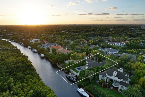 House in Coral Gables, Florida 6 bedrooms, 506.6 sq.m. № 1764228 - photo 30