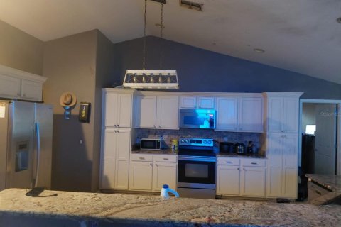 House in Weeki Wachee, Florida 4 bedrooms, 204.76 sq.m. № 2227958 - photo 8