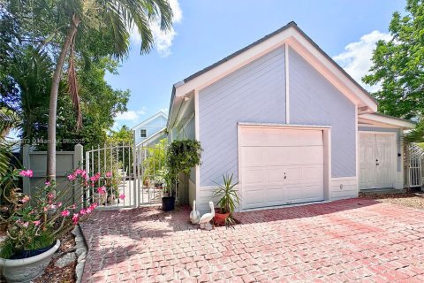 House in Tavernier, Florida 5 bedrooms, 255.85 sq.m. № 1686275 - photo 7