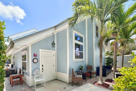 House in Tavernier, Florida 5 bedrooms, 255.85 sq.m. № 1686275 - photo 1