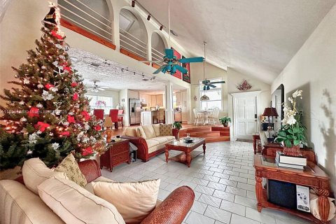 House in Tavernier, Florida 5 bedrooms, 255.85 sq.m. № 1686275 - photo 10