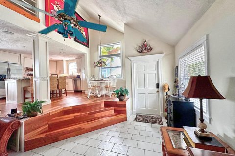 House in Tavernier, Florida 5 bedrooms, 255.85 sq.m. № 1686275 - photo 9