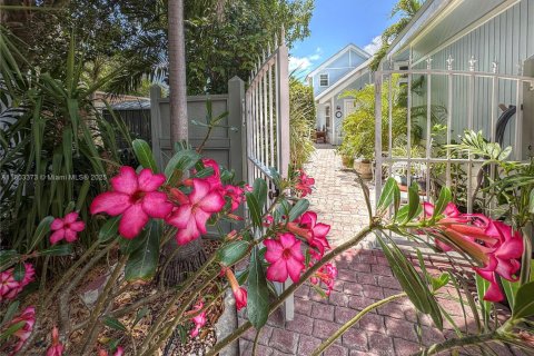 House in Tavernier, Florida 5 bedrooms, 255.85 sq.m. № 1686275 - photo 4
