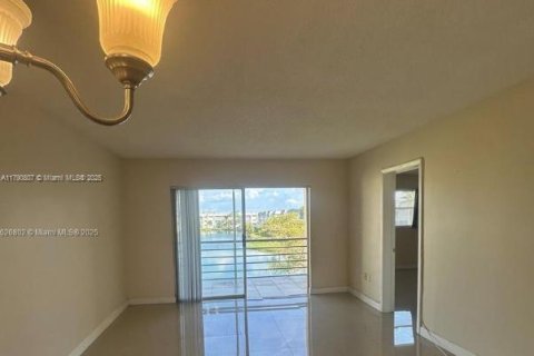 Condominio en venta en Sunrise, Florida, 2 dormitorios, 78.97 m2 № 1713274 - foto 10