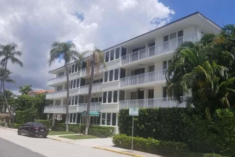 Copropriété à louer à Palm Beach, Floride: 2 chambres, 88.54 m2 № 1177335 - photo 1