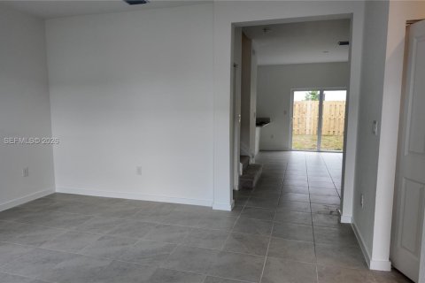 Townhouse in Miami, Florida 3 bedrooms № 2367909 - photo 9
