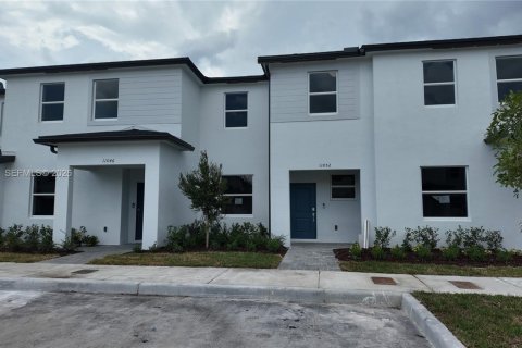 Townhouse in Miami, Florida 3 bedrooms № 2367909