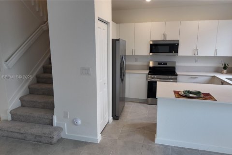 Townhouse in Miami, Florida 3 bedrooms № 2367909 - photo 3