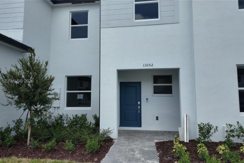 Townhouse in Miami, Florida 3 bedrooms № 2367909 - photo 2