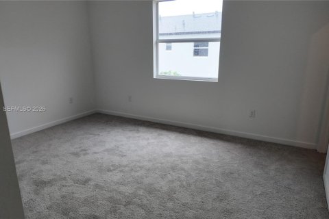 Townhouse in Miami, Florida 3 bedrooms № 2367909 - photo 15