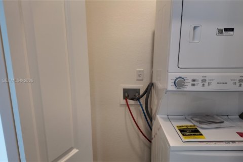 Townhouse in Miami, Florida 3 bedrooms № 2367909 - photo 24