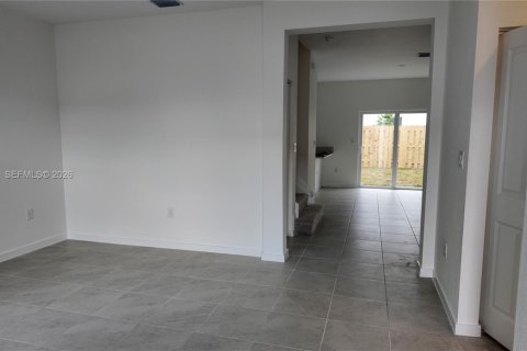 Townhouse in Miami, Florida 3 bedrooms № 2367909 - photo 7