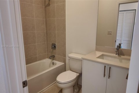 Townhouse in Miami, Florida 3 bedrooms № 2367909 - photo 23
