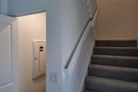 Townhouse in Miami, Florida 3 bedrooms № 2367909 - photo 10